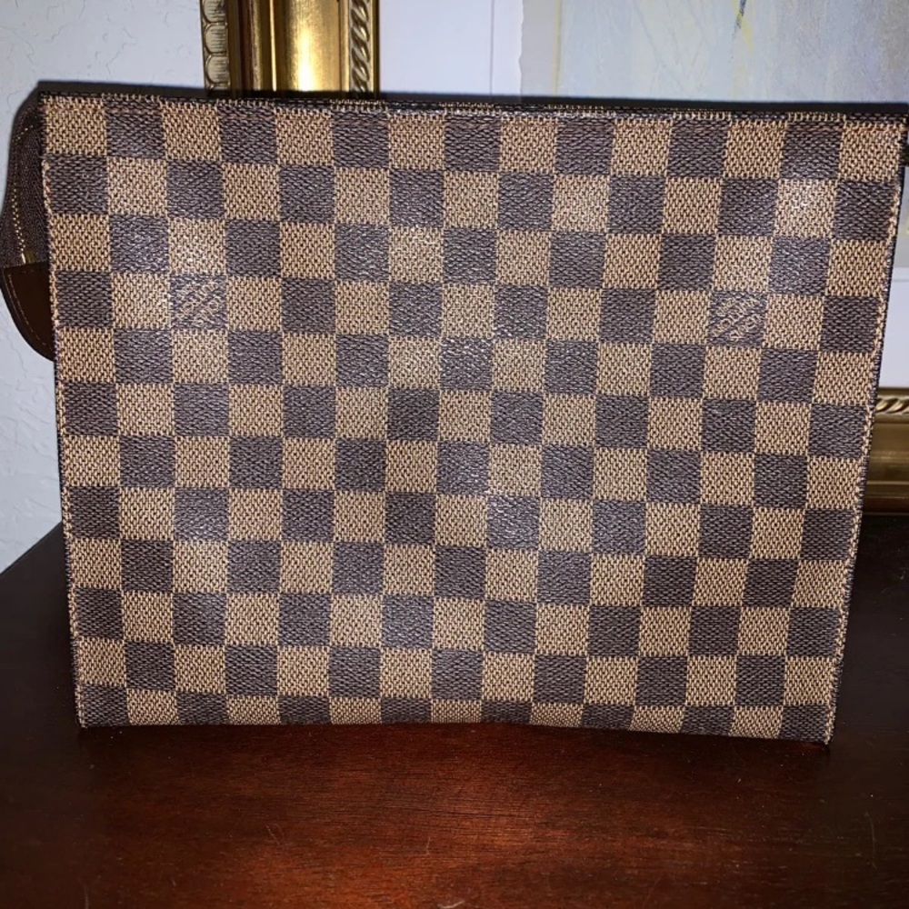 Louis Vuitton Damier Toiletry 26